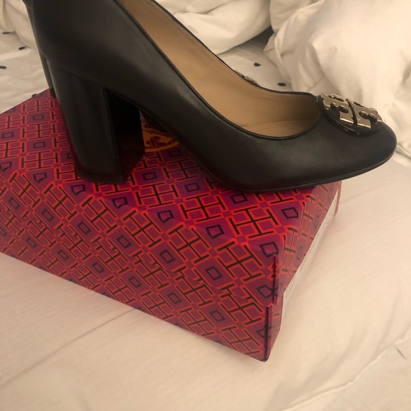 Tory Burch Black leather Heels - Picture 4 of 5